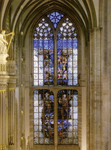 500846 Interieur van de Domkerk (Domplein) te Utrecht: profetenraam in de noordelijke arm van het transept, door prof. ...